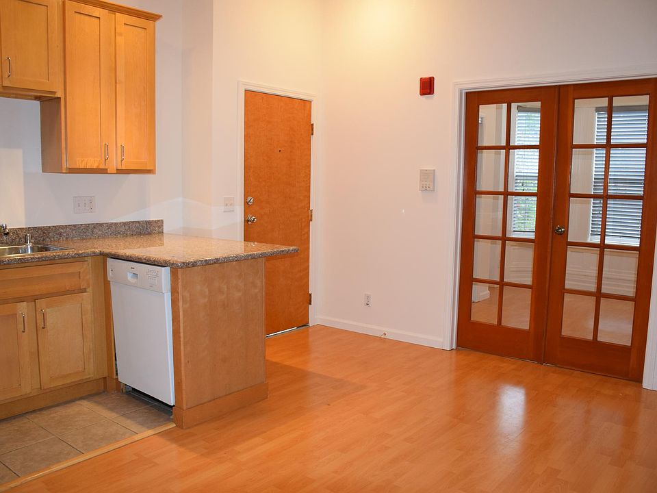 1st image of 1223 6th Ave #1