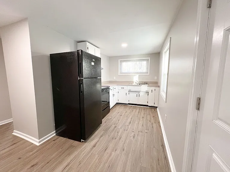 492 Oak St — Photo 2