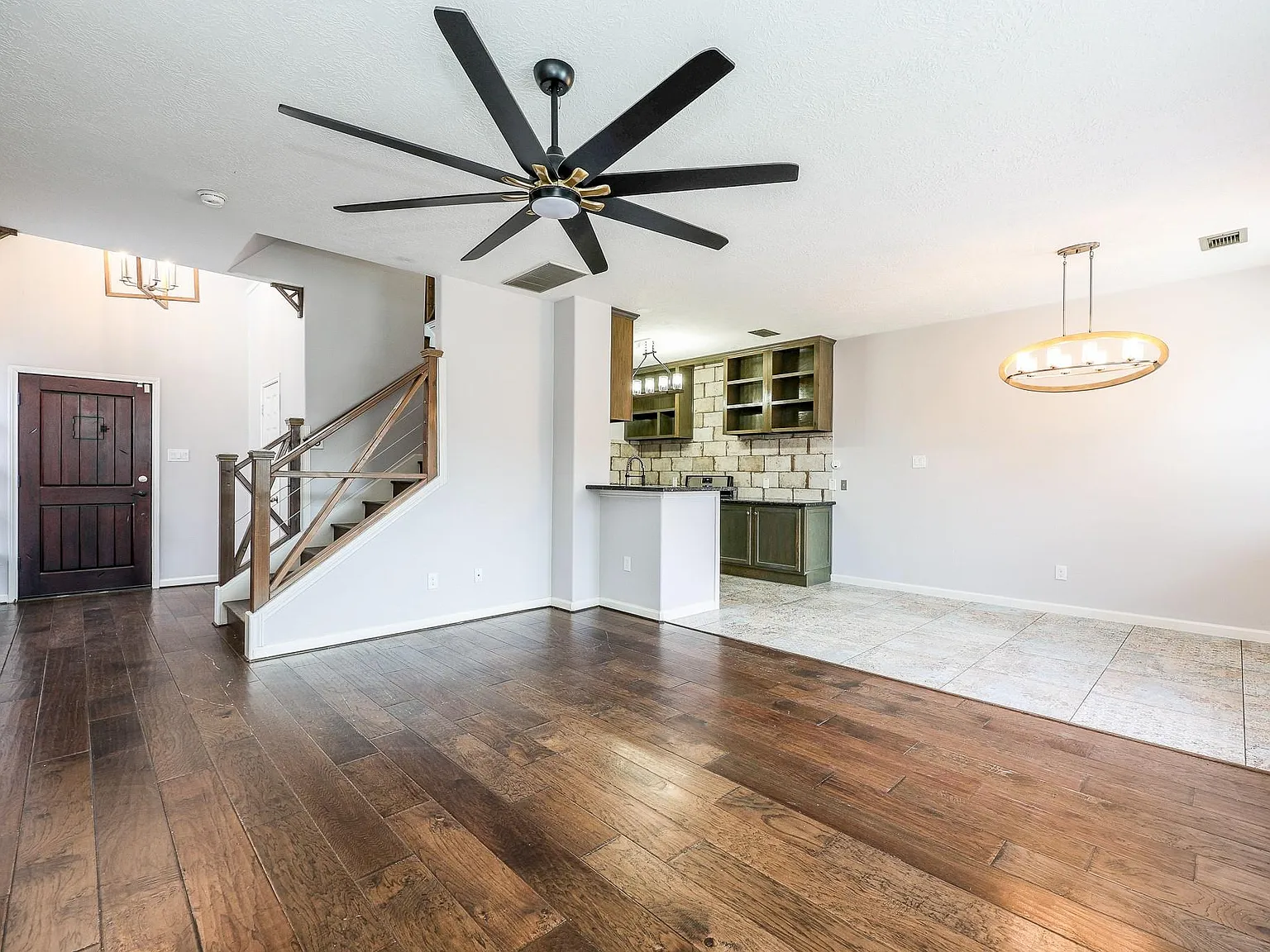 3 bed, 2.5 bath, 1609 sqft, $1,900 — Photo 4