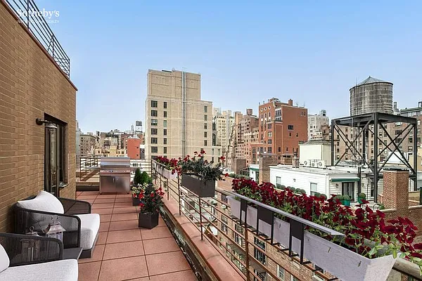 Sold by Sotheby's International Realty | media 13