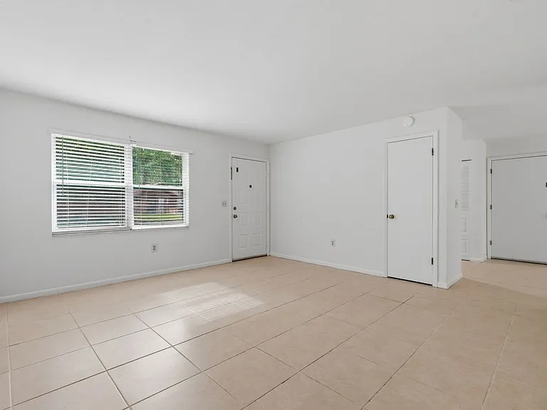 3425 NW 22nd Dr — Photo 3
