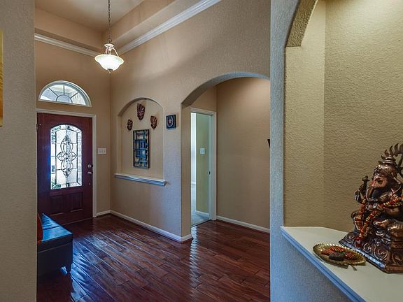 Impressive from the minute you step foot into this beautiful Ryland 1.5 story home.