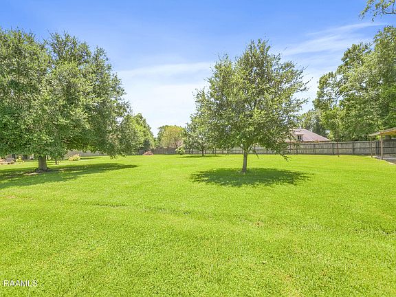 3rd image of 104 Daybreak Dr