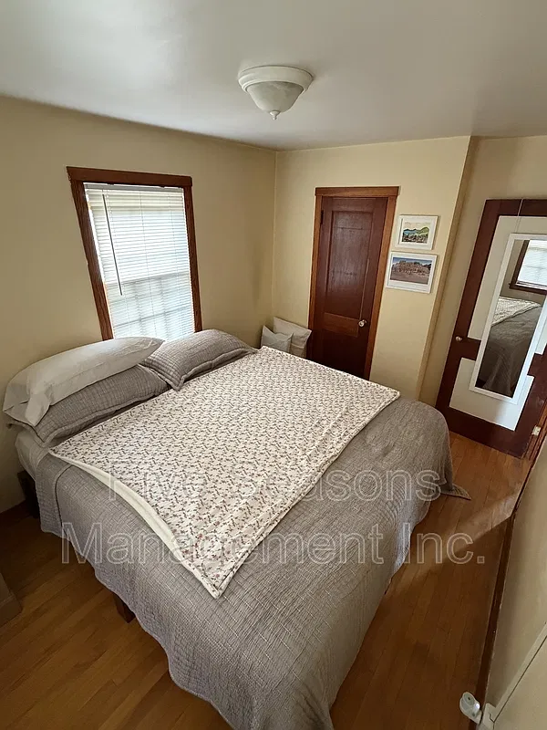 2 bed, 1.0 bath, 700 sqft, $1,700 — Photo 3