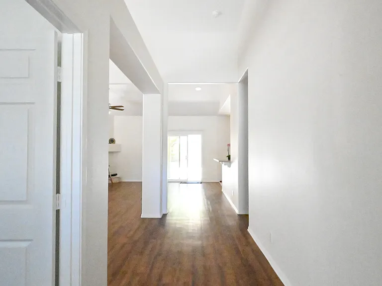 4208 Grandview Dr — Photo 4