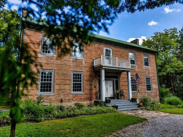 16 Navy Dr, Murray, KY 42071