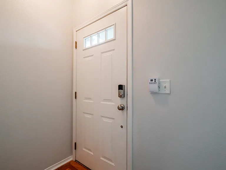 831 NW Teak Loop — Photo 6