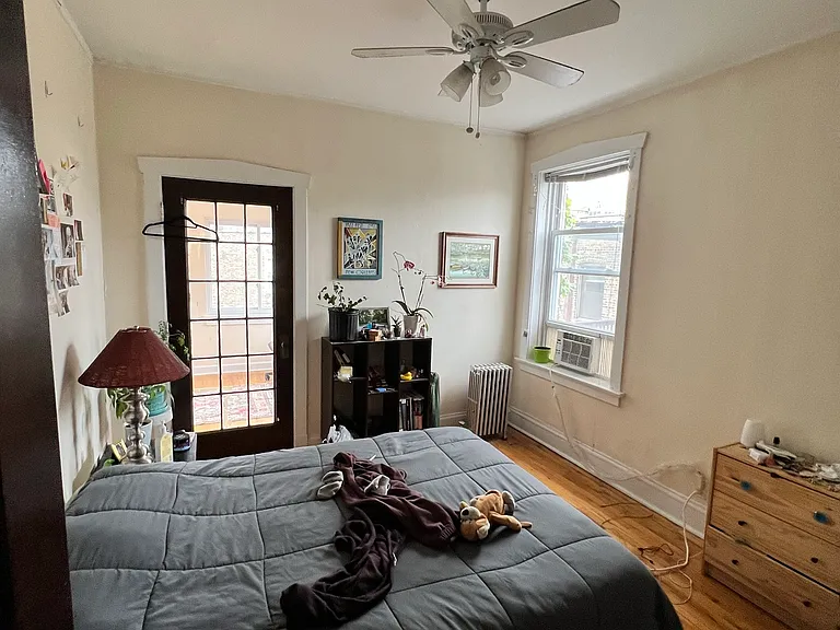 1506 W Addison St — Photo 2