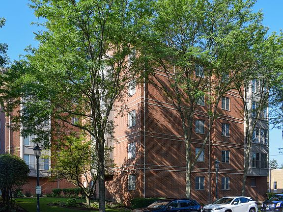 3rd image of 17 E Hattendorf Ave Unit 302