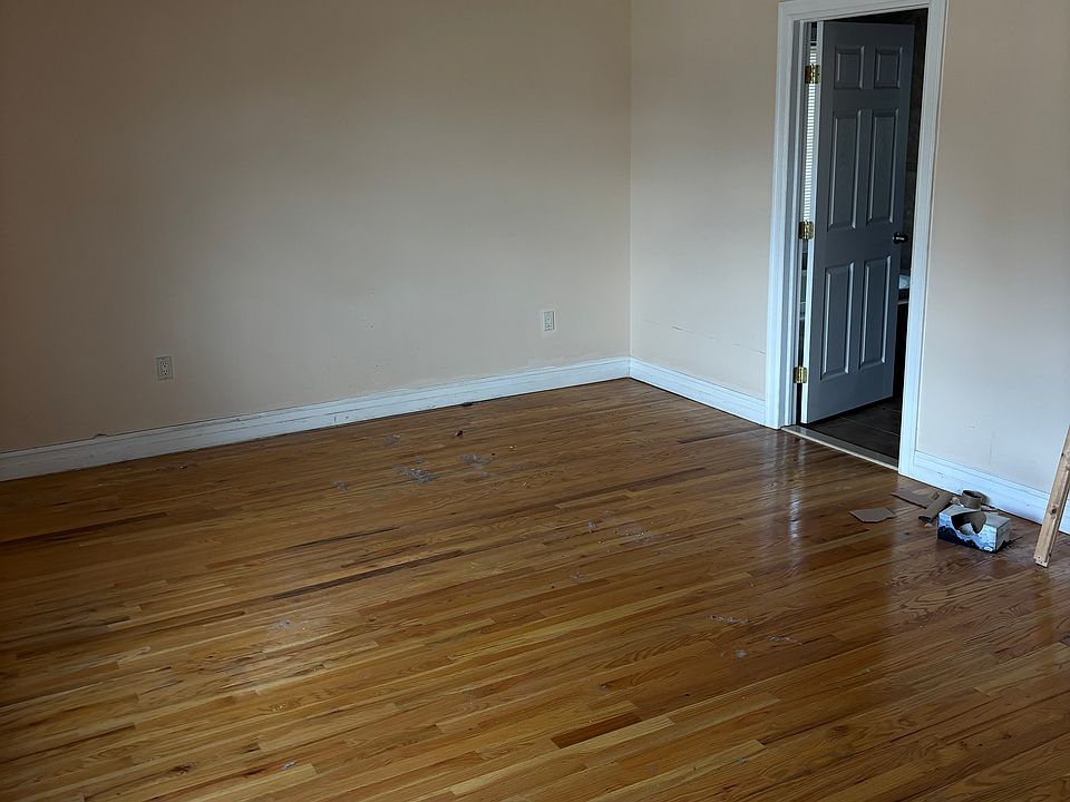 2nd image of 454 Washington Ave APT B
