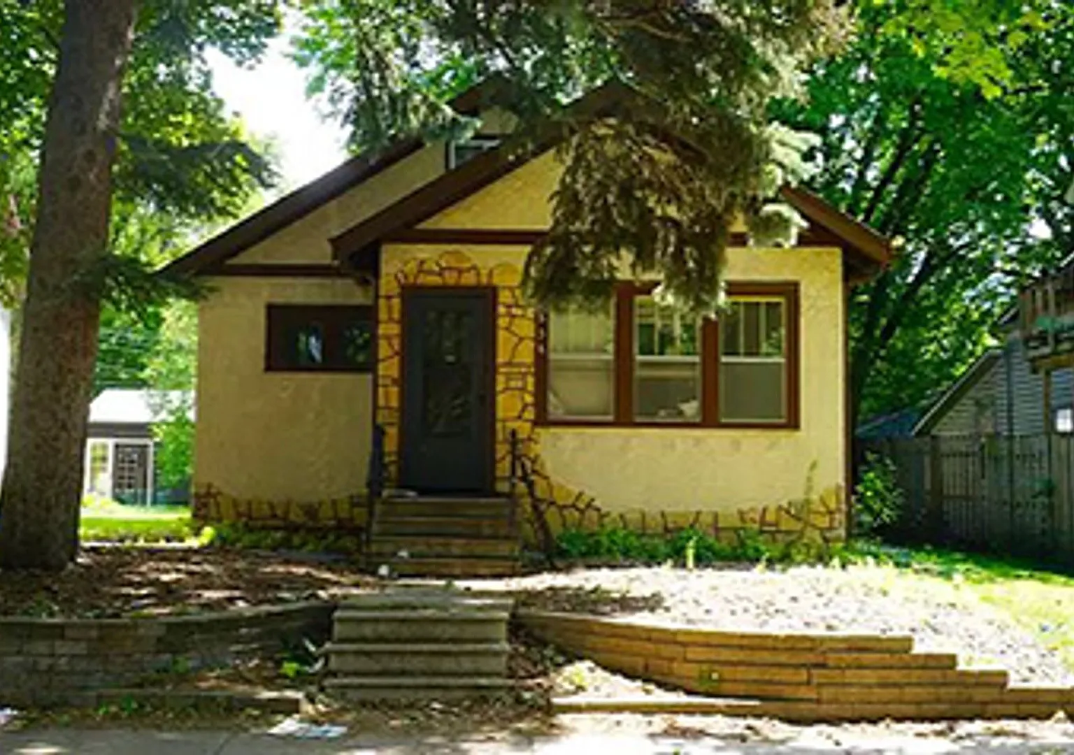 Affordable 6-Bedroom House close to U of M Campus — Photo 1