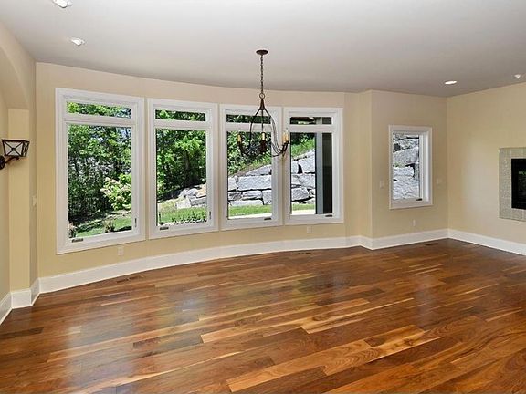 4th image of 6315 Bellevue Ln