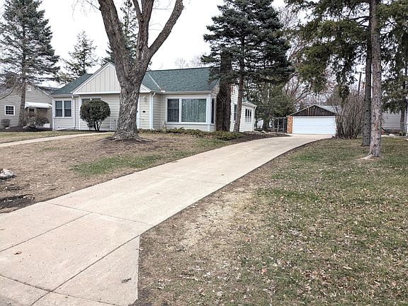 3rd image of 2924 Quail Ave N