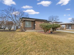 16488 Barton Ln, Oak Forest, IL 60452