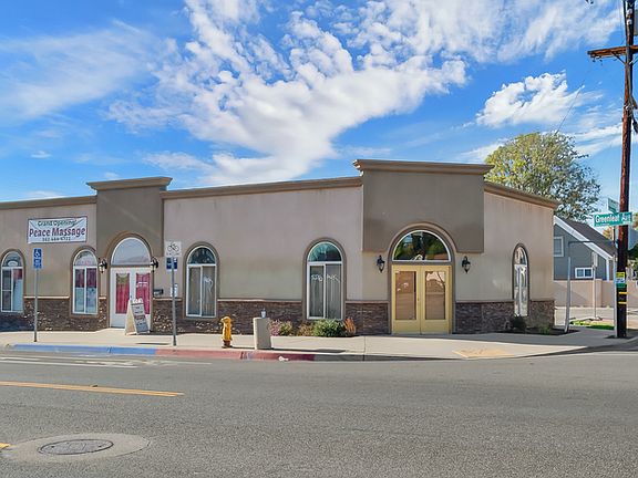 2nd image of 8635 Greenleaf Ave
