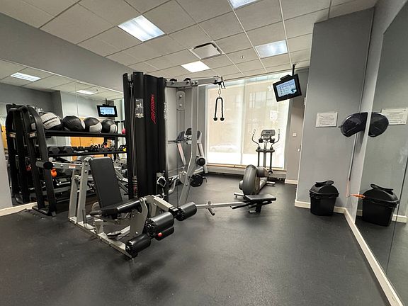3rd image of 757 N Orleans St #812