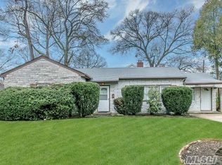 625 Hicksville Rd, Massapequa, NY 11758