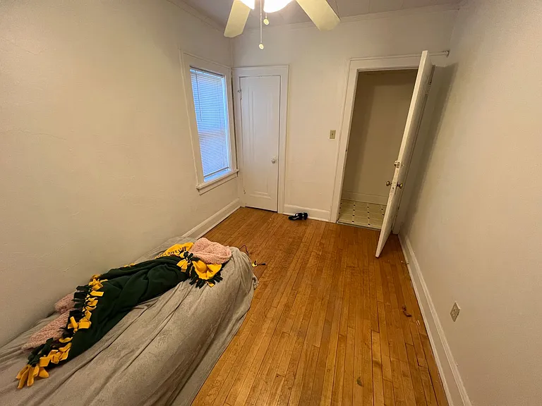 Newport Manor — Photo 44