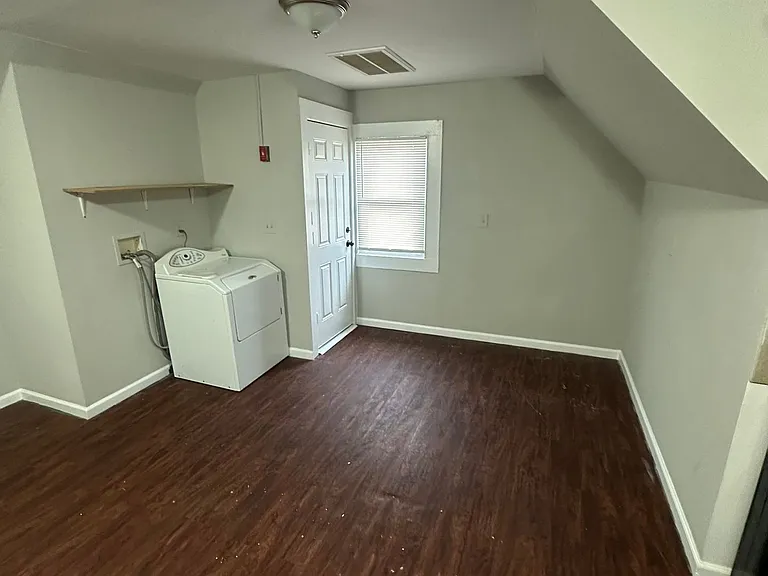 273 Brooks St — Photo 2