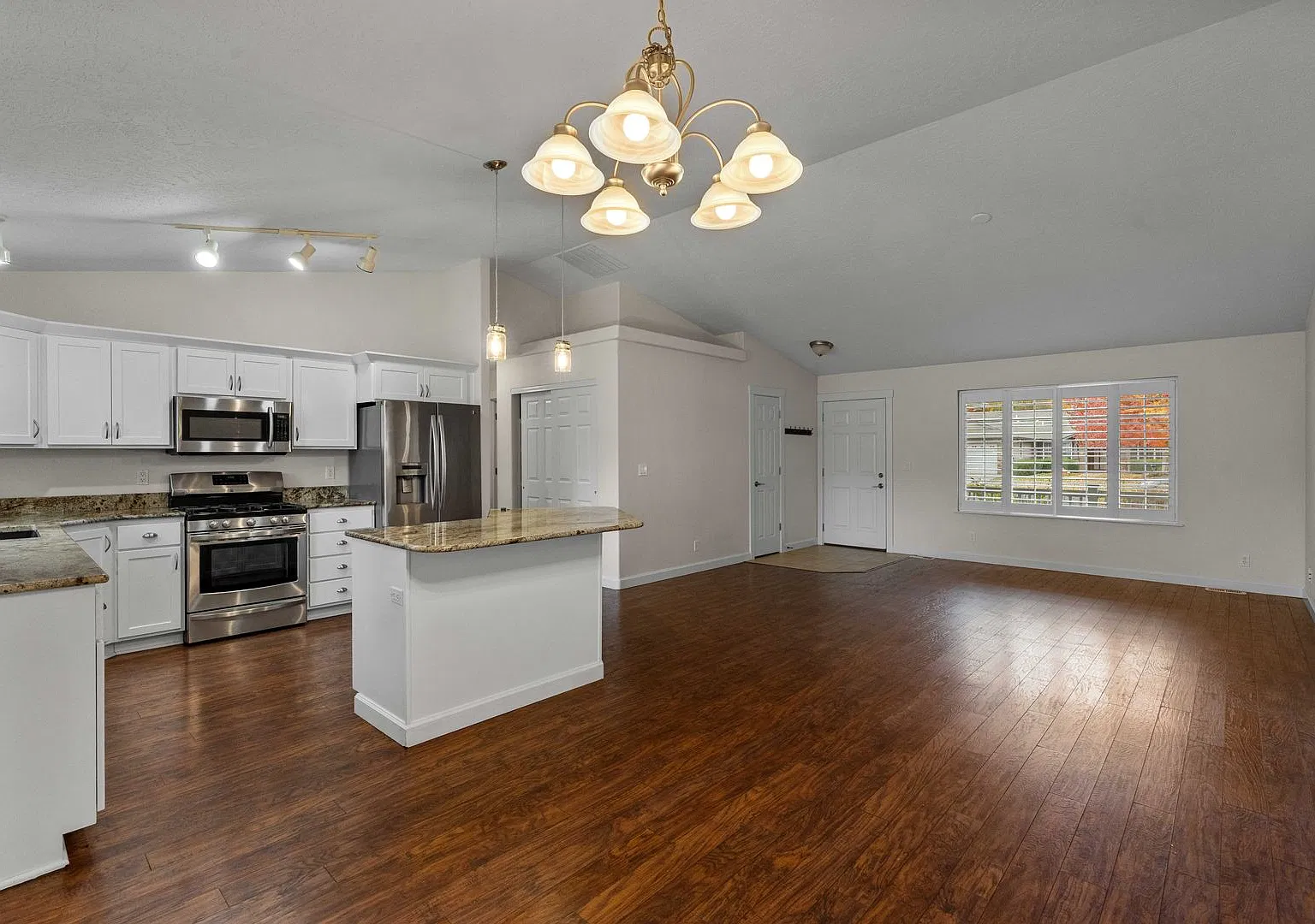 Beautiful 3-Bedroom Home In Legacy Place Coeur D'Alene! — Photo 3