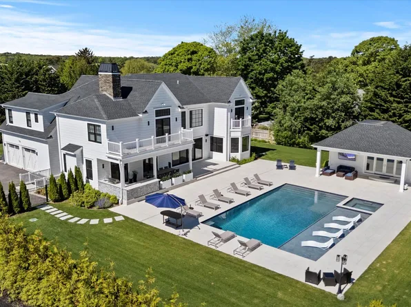 58 Country Club Dr, Southampton, NY 11968