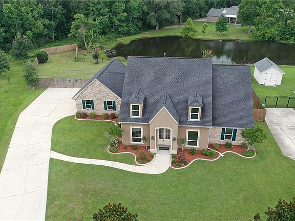 2nd image of 196 Chantilly Loop