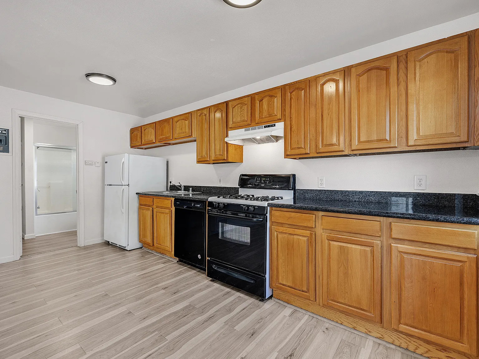 4067 Vineyard Avenue - 5 — Photo 4