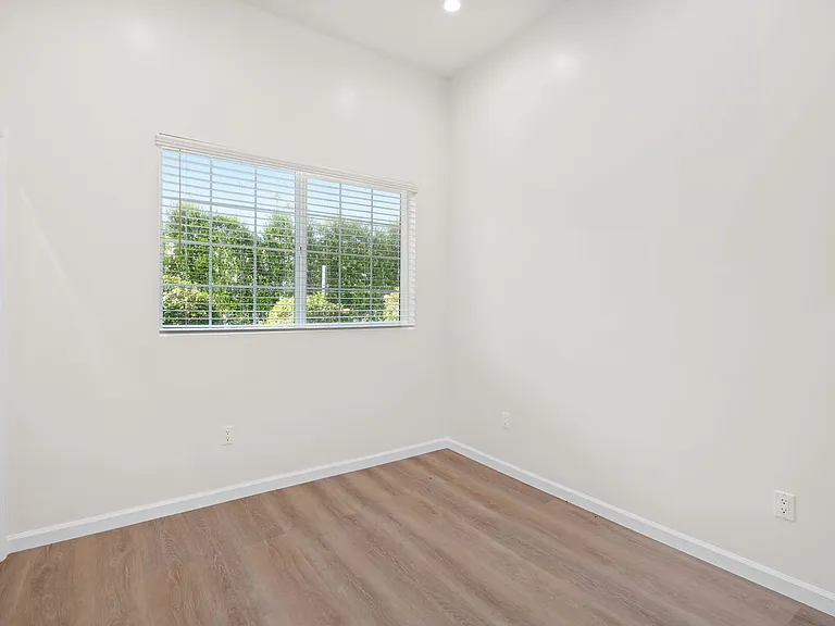 10327 Vanalden Ave — Photo 19