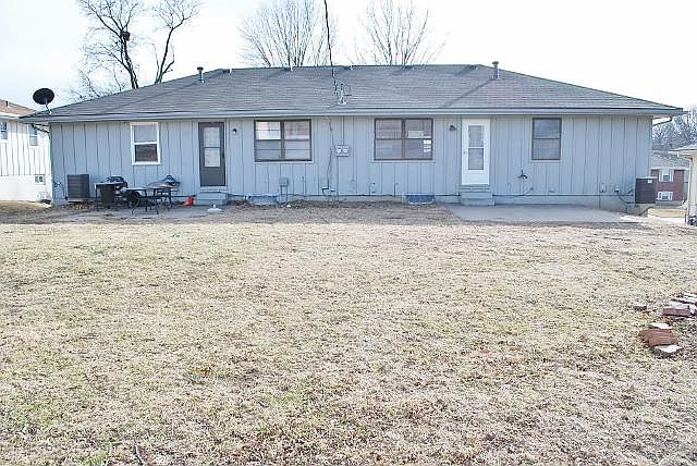 2nd image of 1605 SW Sunset Ave