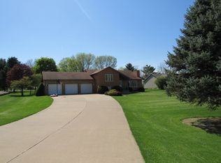 2667 Tom Sawyer Rd, Muscatine, IA 52761