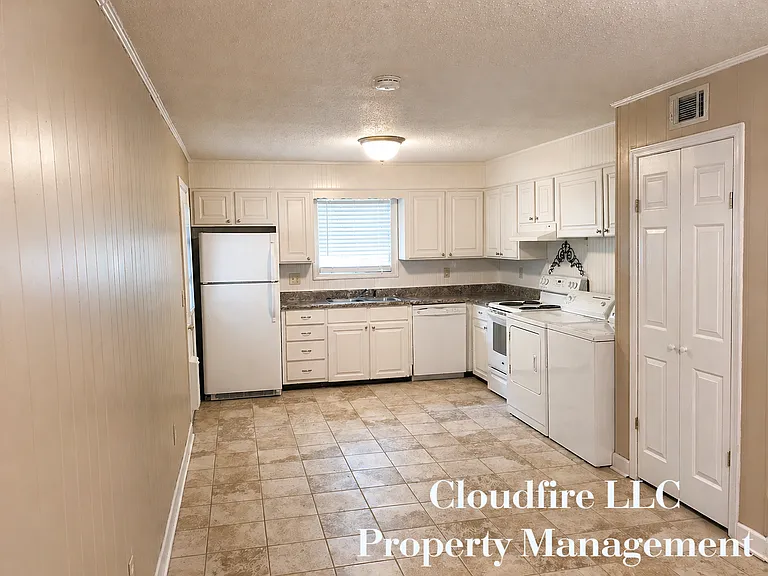 232 James Cir — Photo 3