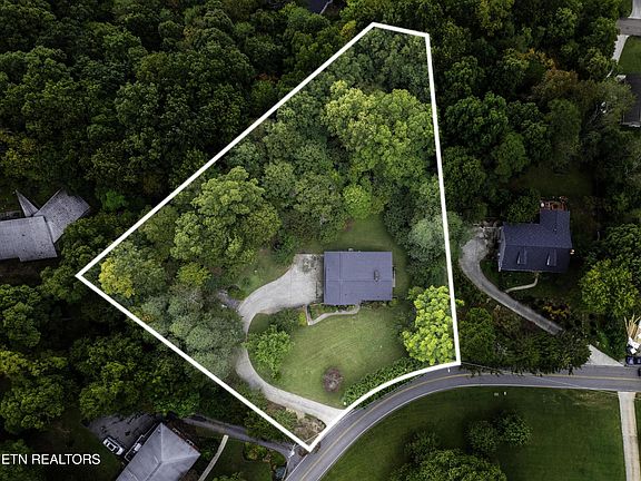 3rd image of 4912 Laurelwood Rd