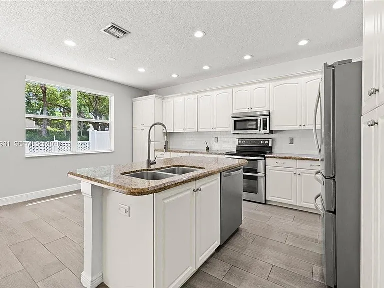 5014 SW 155th Ter #5014 — Photo 33