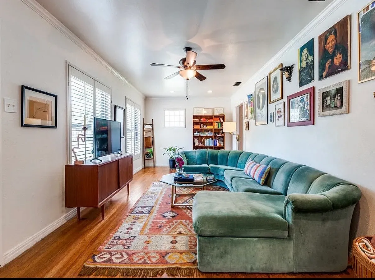 2 bed, 1072 sqft, $2,150 — Photo 3