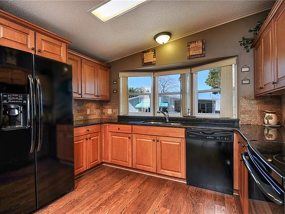 3rd image of 35 Pelican Dr E