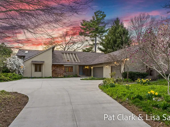 18775 Greenwood Ct, Spring Lake, MI 49456