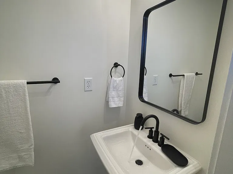 2233 Jefferson Ave #4 — Photo 12