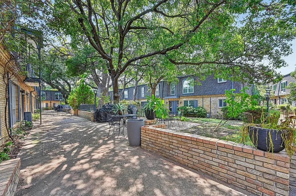 1 bed, 1.0 bath, 806 sqft, $1,600 — Photo 3