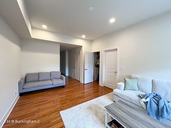 2nd image of 710-16 W Buckingham Pl #7162