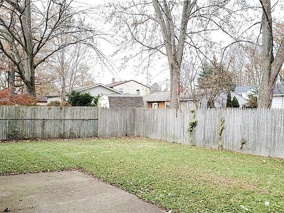 3rd image of 5679 Chagrin Dr