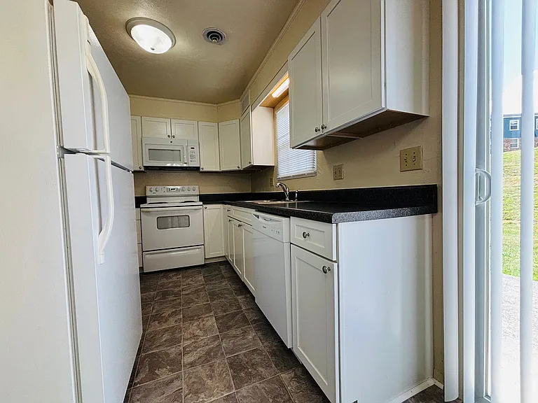 323 New Kent Rd — Photo 8