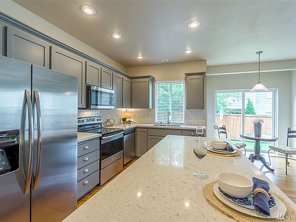 3rd image of 11125 185th St E