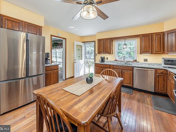 2nd image of 2302 Fernwood Ave