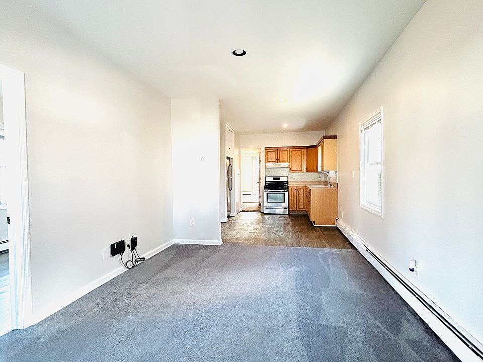 Living room/Dinang area Kitchen