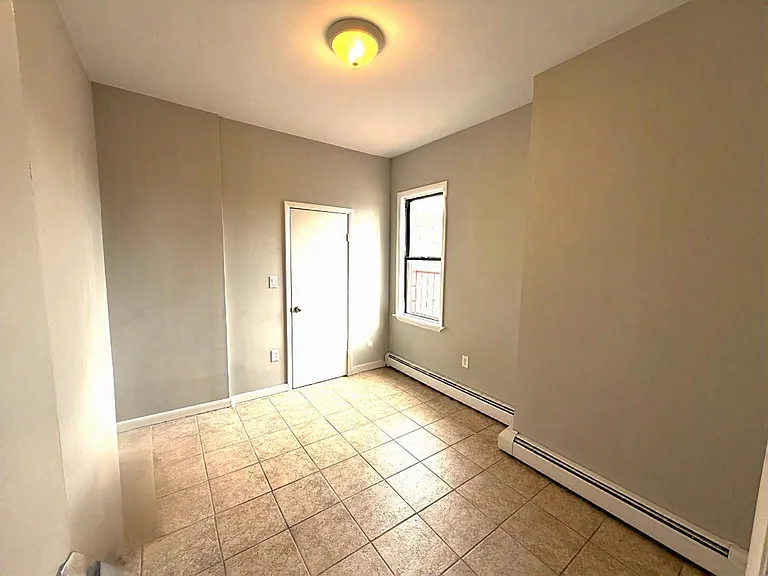517 67th St #6 — Photo 7