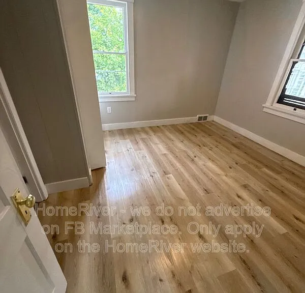 1323 Leaside Dr — Photo 6