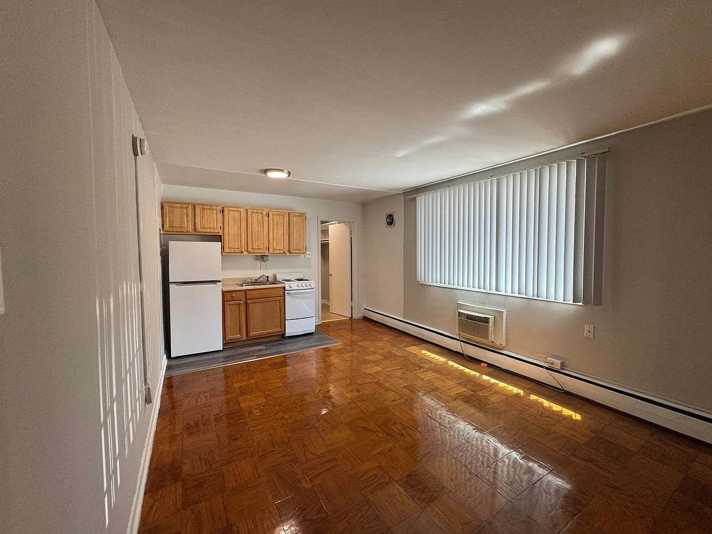 1111 D ST NE — Photo 4