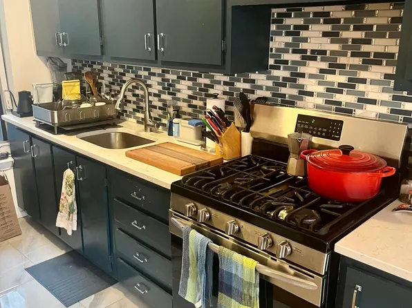 213 Eastern Parkway image 8 of 14