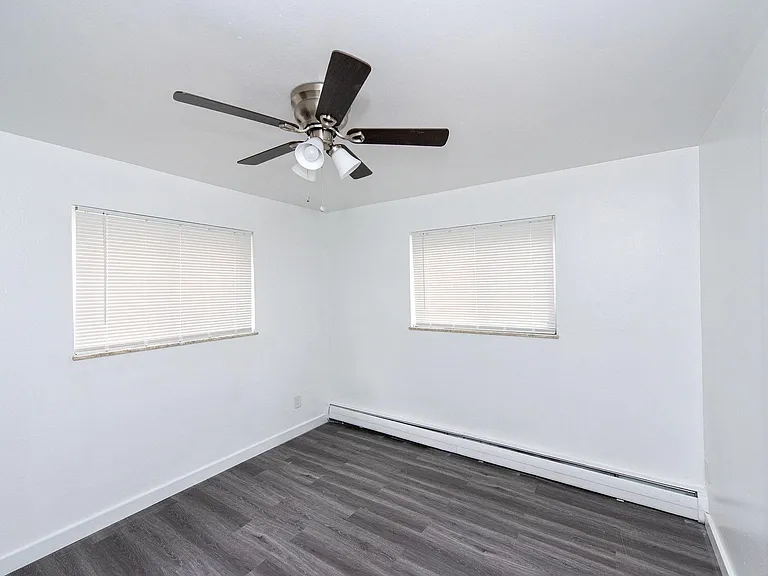 469 Olden Ave — Photo 20