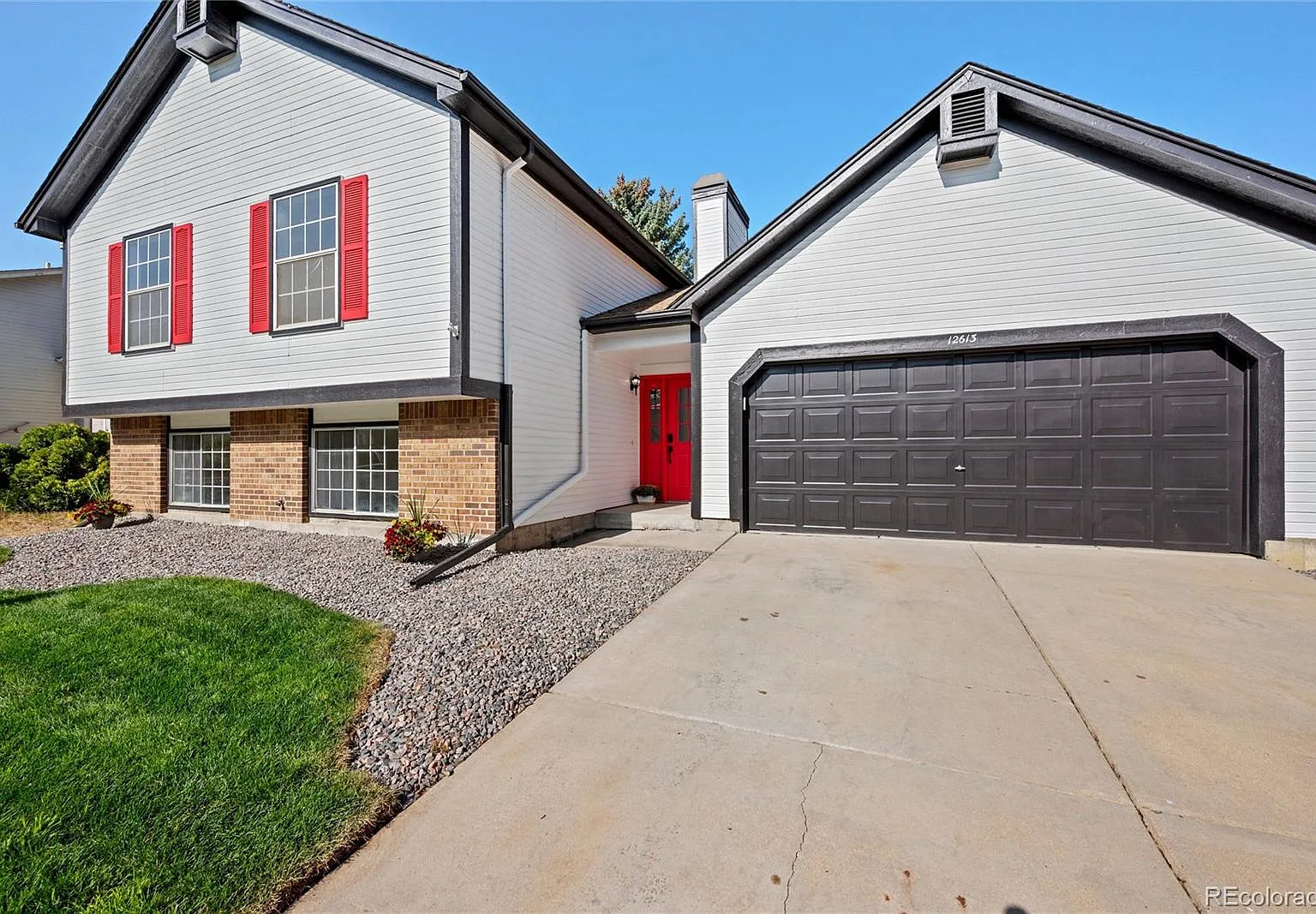4 bed, 2.0 bath, 1821 sqft, $2,500 — Photo 2